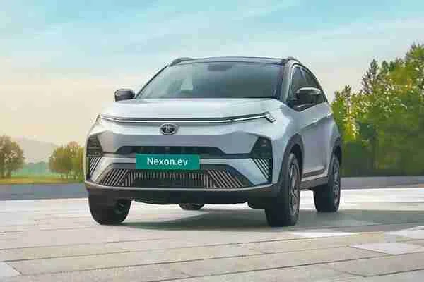 Skanda Travels fleet vehicle exterior
